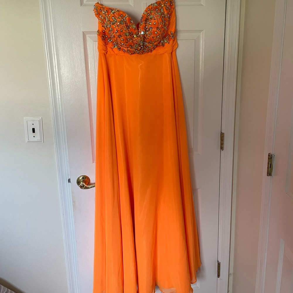 Strapless prom dress with built in cups and sweetheart neck line